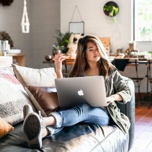 MEET YOUR POSHER, DALINA 💁🏼‍♀️